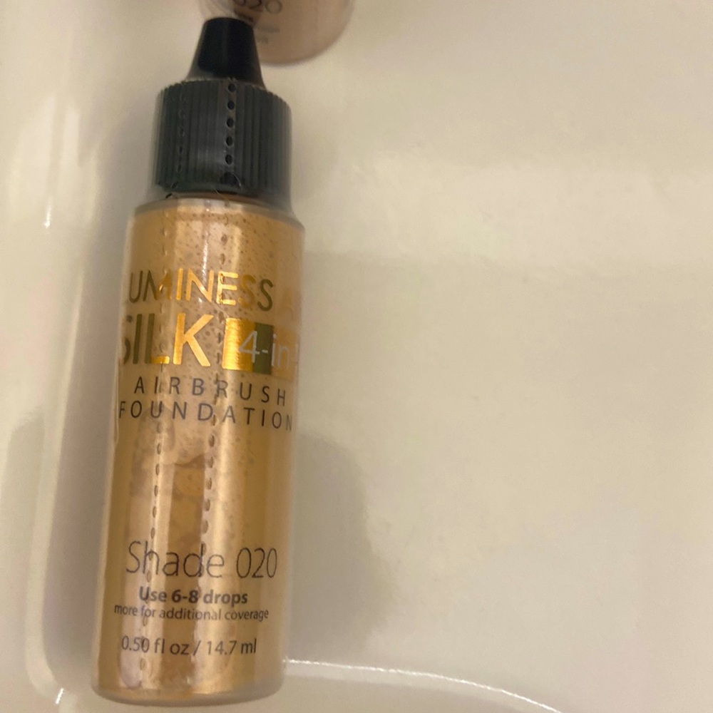 Luminess Air Silk 4 in 1 airbrush foundation in shade 020